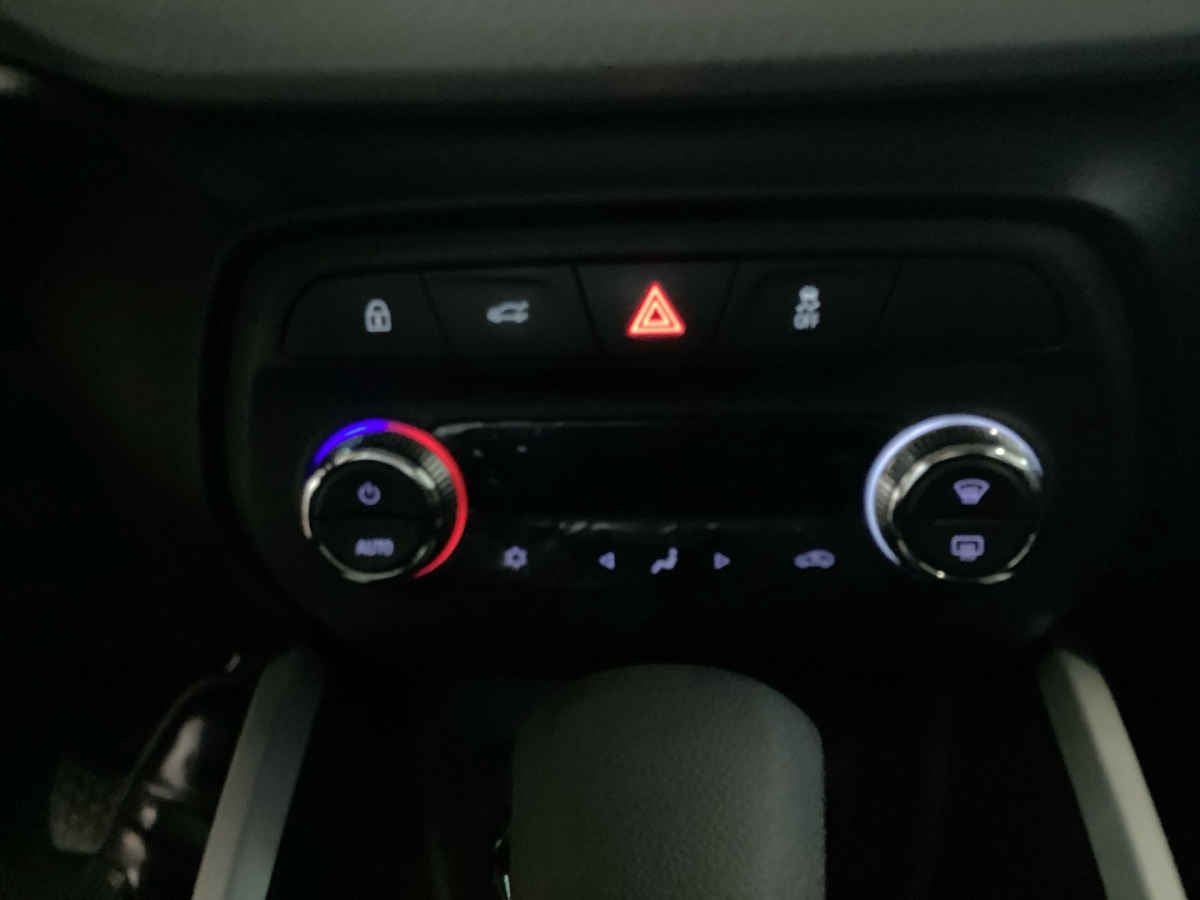 2022 Chevrolet Onix 4p Premier L L3/1.2/T Aut (G)