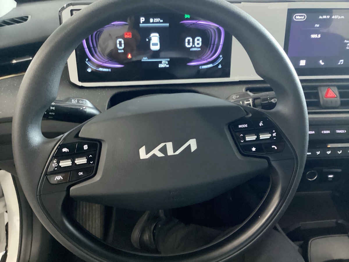 2027 Kia K3 4p LX L4/1.6 Aut