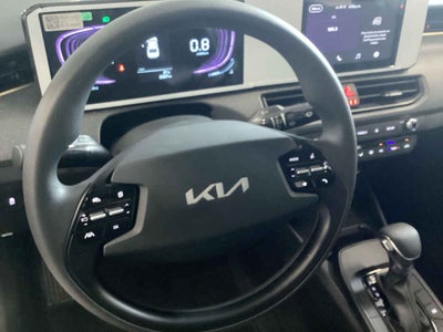 2027 Kia K3 4p LX L4/1.6 Aut