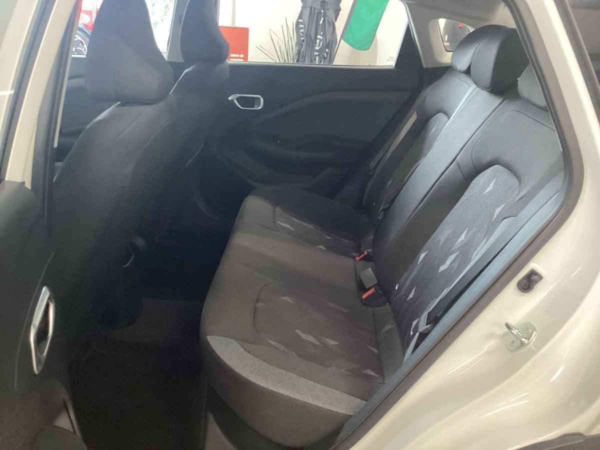 2027 Kia K3 4p LX L4/1.6 Aut
