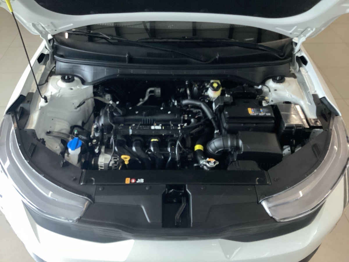 2027 Kia K3 4p LX L4/1.6 Aut