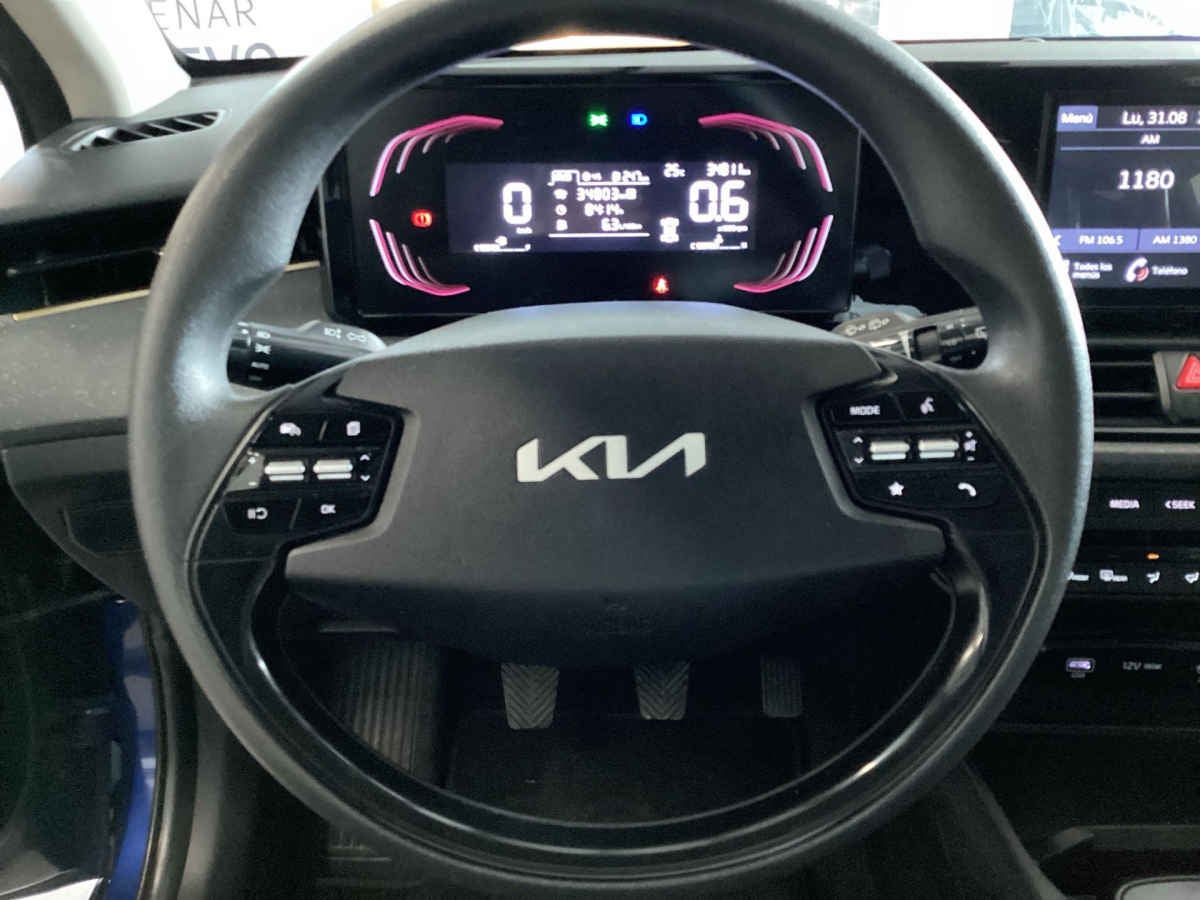 2025 Kia K3 5p LX L4/1.6 Man