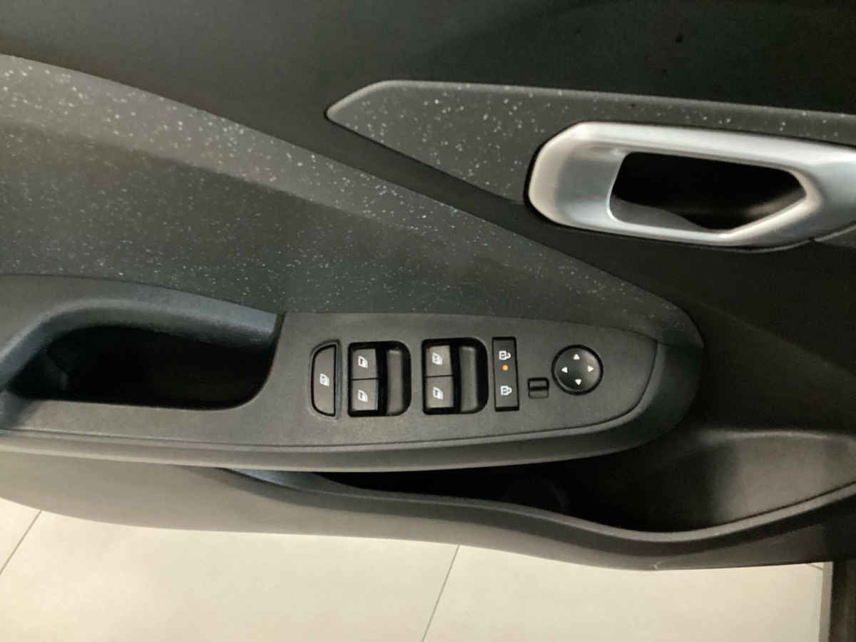 2025 Kia K3 5p LX L4/1.6 Man