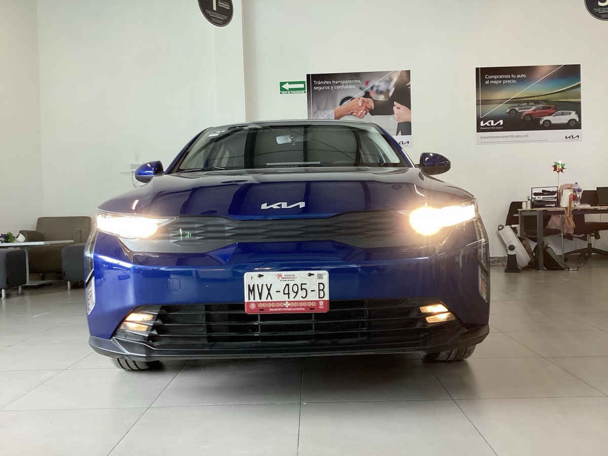 2025 Kia K3 5p LX L4/1.6 Man