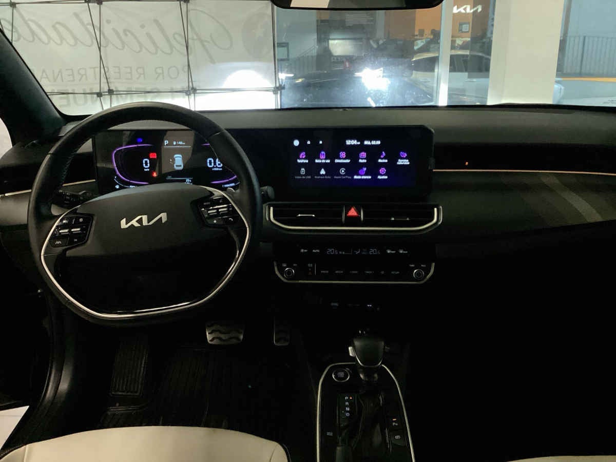 2024 Kia K3 4p GT Line L4/2.0 Aut