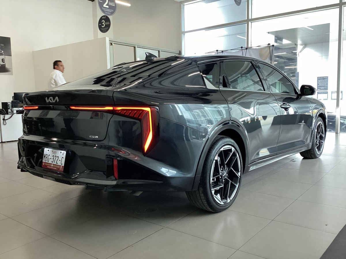2026 Kia K4 5p GT Line L4/2.0 Aut