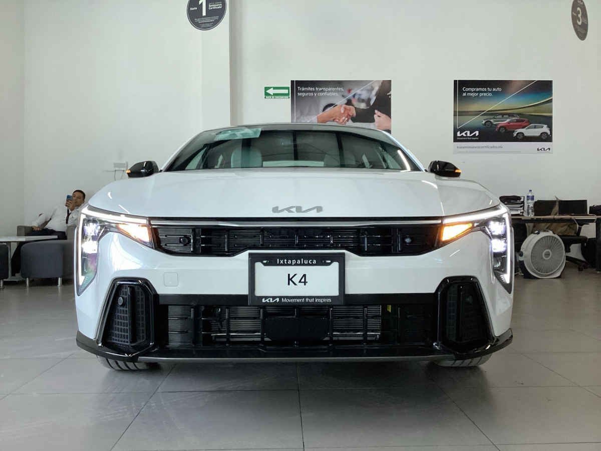 2027 Kia K4 4p GT Line L4/2.0 Aut