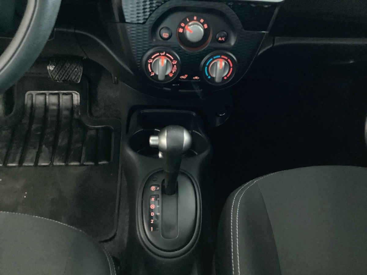 2025 Nissan March 5p Advance L4/1.6 Aut