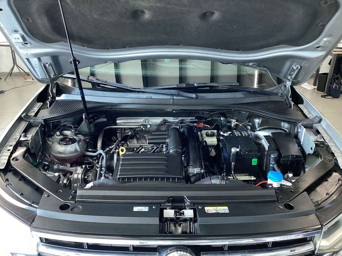 2022 Volkswagen Tiguan 5p R-Line L4/1.4/T Aut