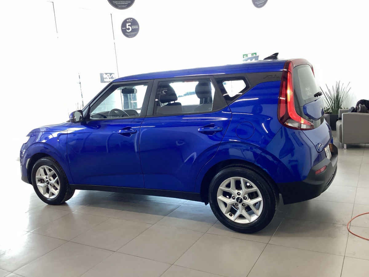2022 Kia Soul 5p LX 1.6 L 121 HP TM6 A/AC RA-16"