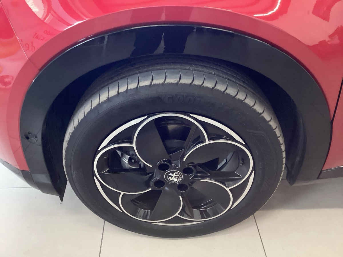 2026 Alfa Romeo Junior TI 5p Junior TI L3/1.2/T MHEV Aut