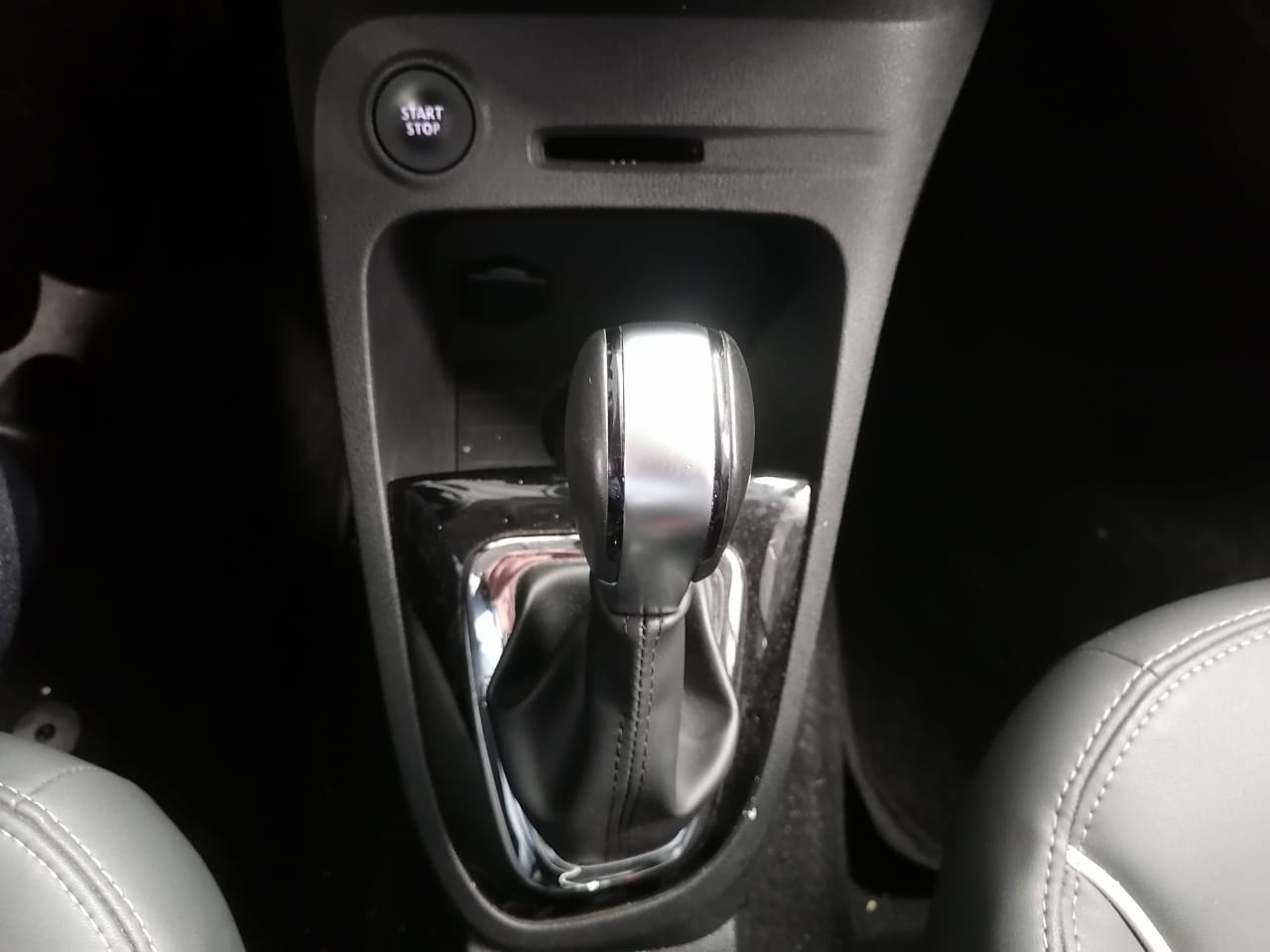 2020 Renault Captur ICONIC L4 2.0L 133 CP 5 PUERTAS AUT PIEL BA AA