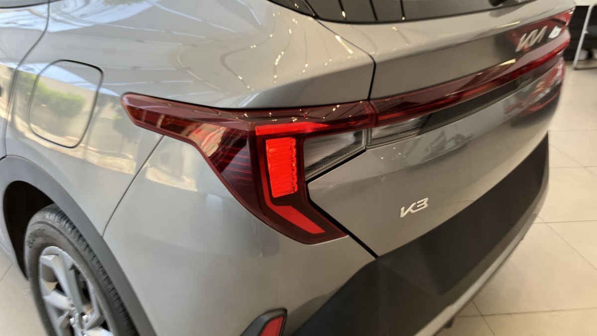 2024 Kia K3 5p LX L4/1.6 Man