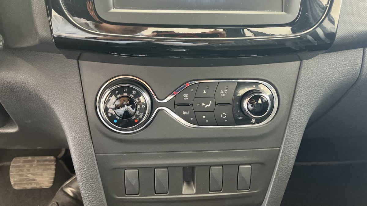 2024 Renault Logan 4p Intens L4/1.6 Aut