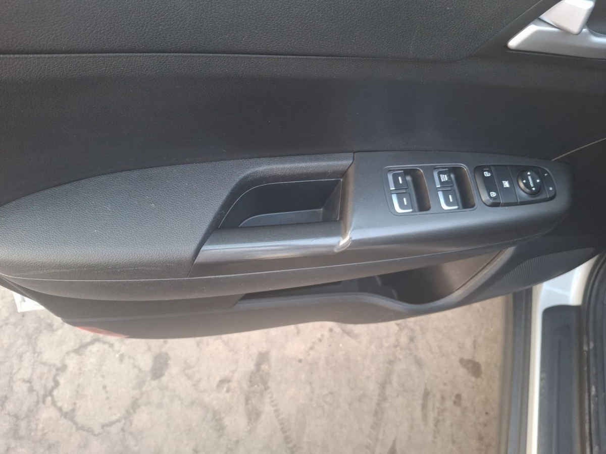 2018 Kia Sportage 5p LX TA Tela RA-17"