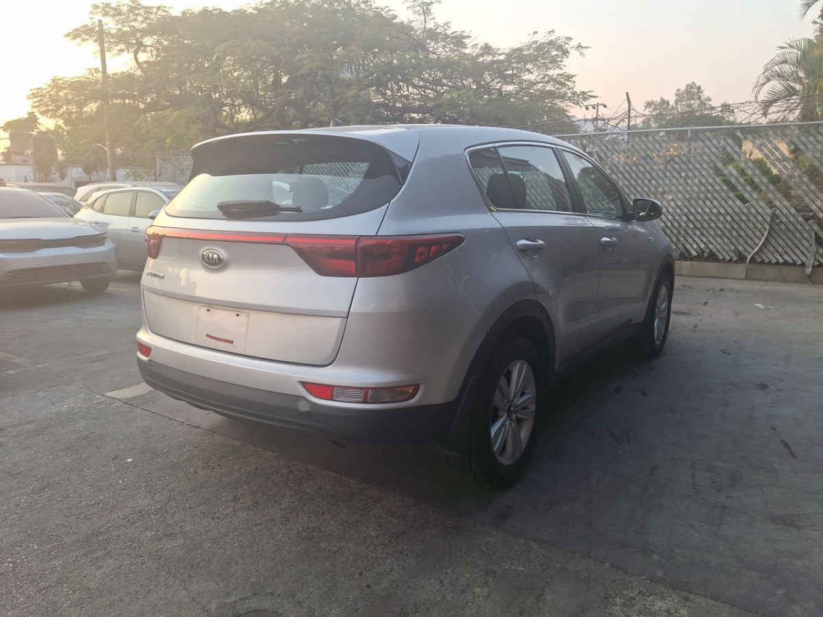 2018 Kia Sportage 5p LX TA Tela RA-17"