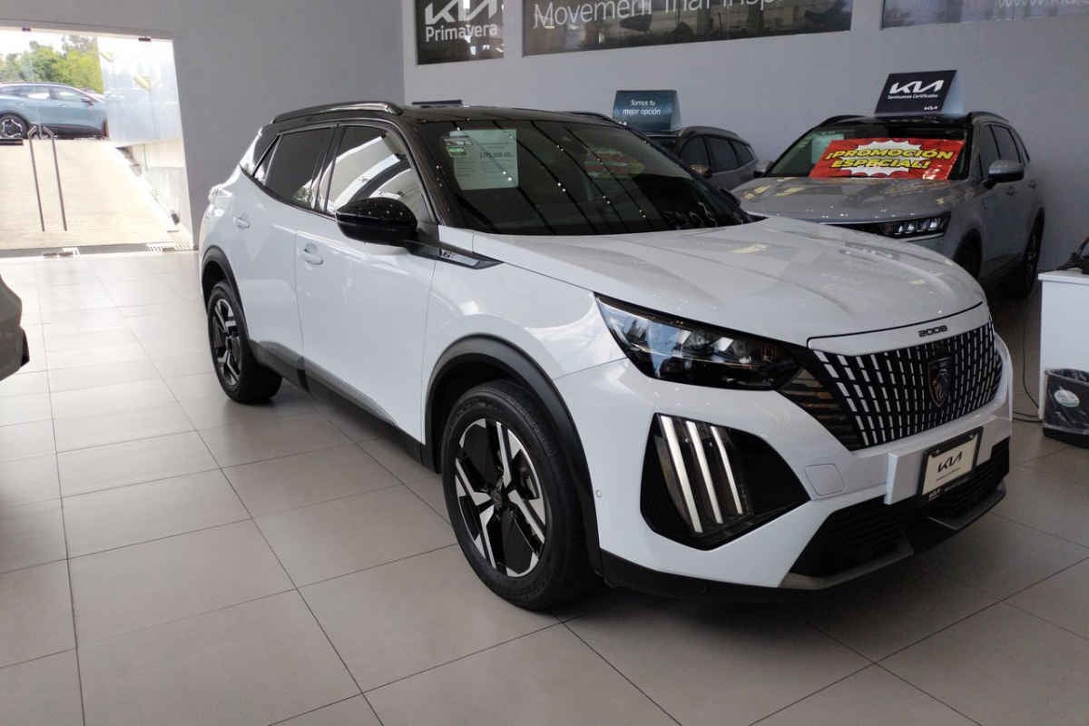 2025 Peugeot 2008 5p GT Pure Tech L3/1.2/T Aut